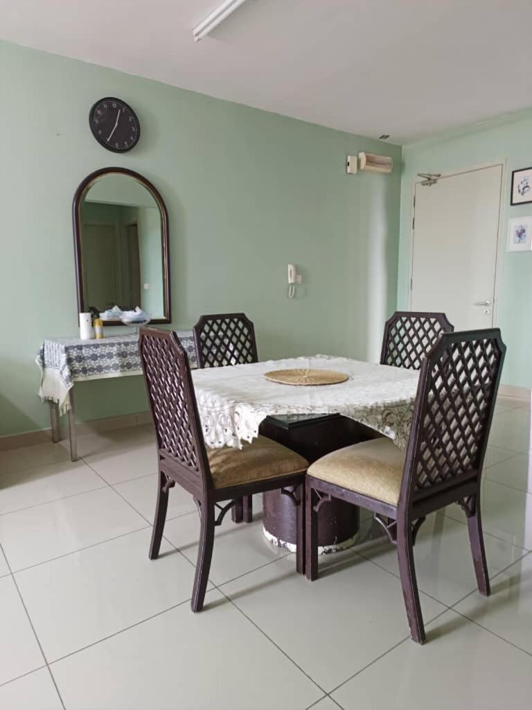 Putrajaya Bangi Serdang Homestay Exterior foto